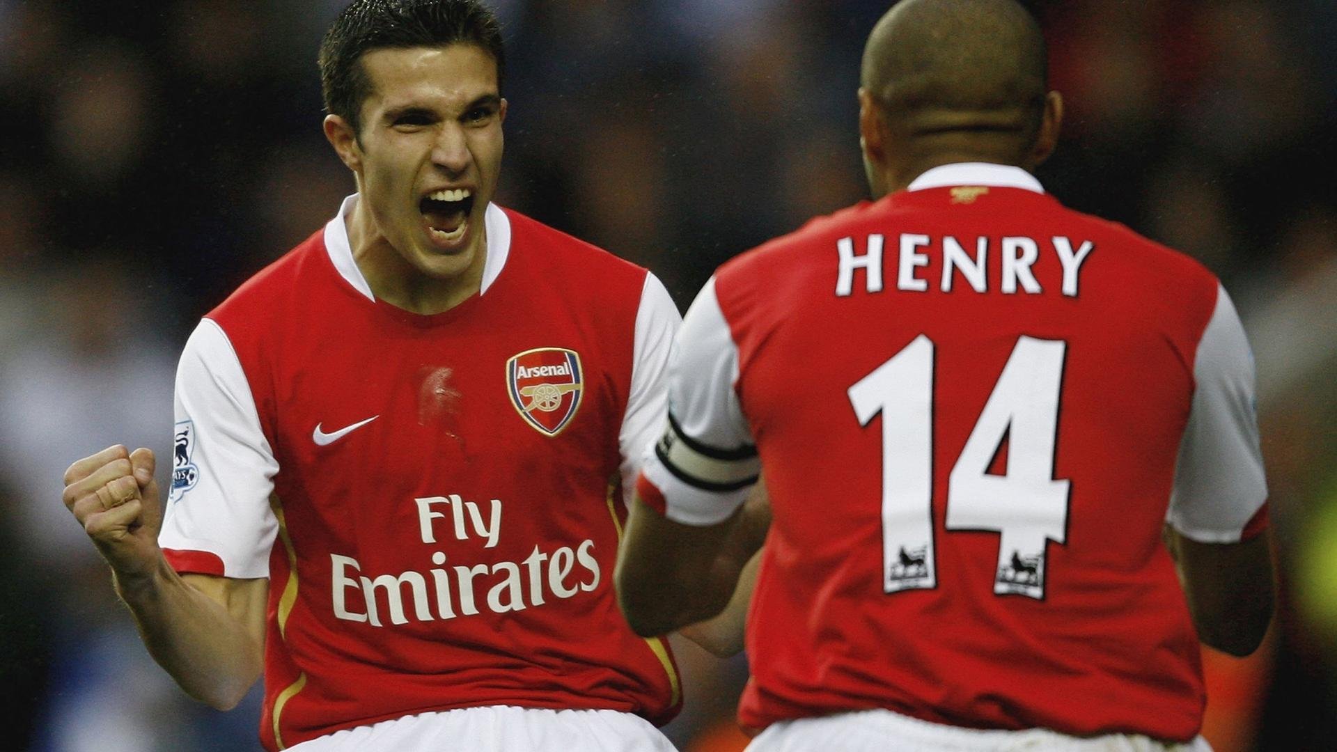 球员的欧冠第一课：学习那些永恒的训练秘诀，欧冠训练用球